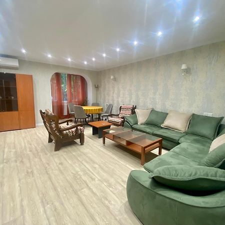 Spacious Dinamo Apartment Tbilisi Exterior foto