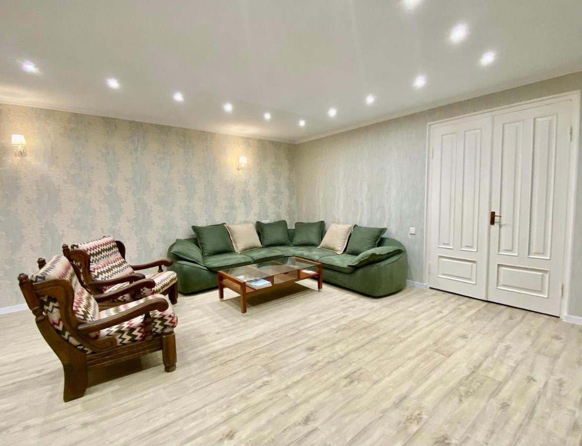 Spacious Dinamo Apartment Tbilisi Exterior foto
